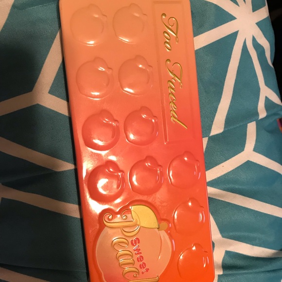 I never use my Too Faced Sweet Peach & Chocolate Bar  Peach pallet and chocolate pallets